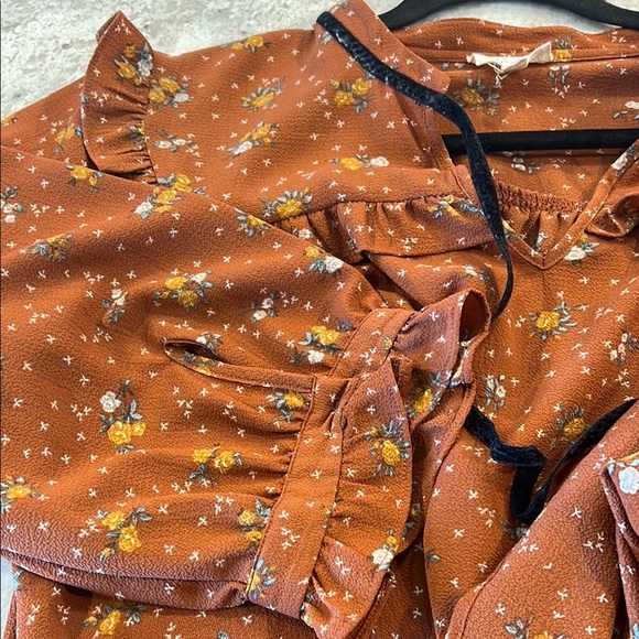 Floral Rust Boutique Blouse - Picture 7 of 8